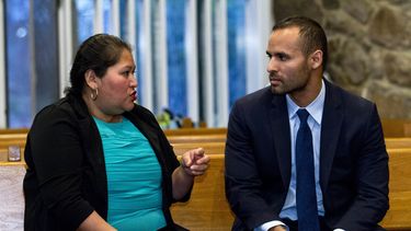 Salvadoreña evita deportación a 14 kms de la Casa Blanca