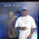 El músico panameño Boza posa para un retrato durante una entrevista para promover su álbum Sin Sol en la Ciudad de México el miércoles 14 de junio de, 2023. (Foto AP/Berenice Bautista)