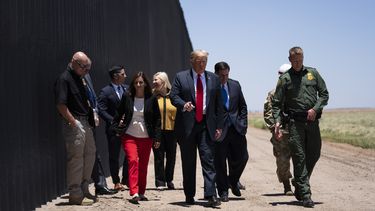 Trump consigue un público más entusiasta en Arizona