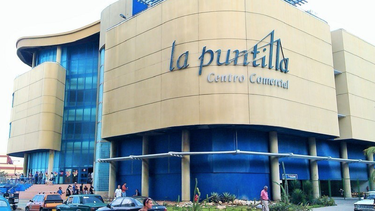 tras el escandalo de la compra de 15 mil manzanas en la  tienda la puntilla  el regimen  cubano regulara  48 productos