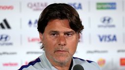 El argentino Mauricio Pochettino, técnico de Estados Unidos, escucha una pregunta en una conferencia de prensa realizada el miércoles 24 de junio de 2026 en Inglewood, California (AP Foto/Andre Penner)