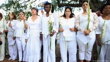 berta soler asiste a misa de domingo de ramos junto al jefe de la embajada de ee. uu. en la habana