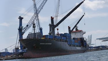 Aumenta déficit comercial de EEUU en agosto a 54.900 mdd