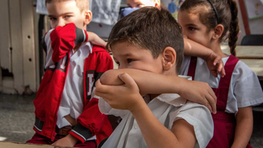 regimen pide a ninos cubanos que lleven su pedacito de jabon a las escuelas