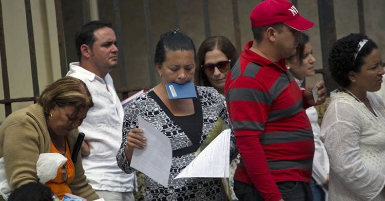 Los cubanos recibieron más de 36,500 visas para visitas familiares y viajes profesionales, culturales o educativos a Estados Unidos durante el 2014, una cifra que marca récord en el otorgamiento de visados temporales a residentes en la isla.