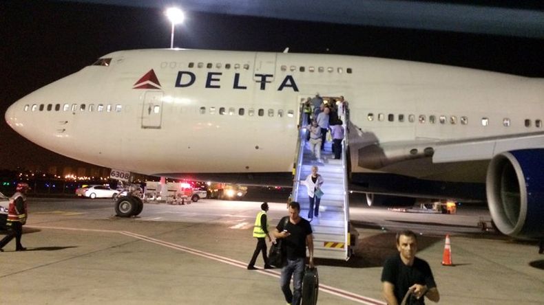 La medida de la Admistración de Aviación es una respuesta al ataque con cohetes de Hamas contra una población ubicada a 5 kilómetros del aeropuerto de de Tel Aviv. Por allí pasa el 90% del tráfico aéreo internacional del país