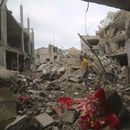 Esta fotografía muestra edificios en ruinas después de un bombardeo israelí en el campamento de refugiados Rafah, el 9 de octubre de 2023, en la Franja de Gaza. (Foto AP/Hatem Ali)