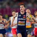 El noruego Jakob Ingebrigtsen corre para ganar la medalla de oro en la final masculina de los 5,000 metros en el Campeonato Europeo de Atletismo en Birmingham, Inglaterra, el domingo 9 de agosto de 2026. (Foto AP/Petr David Josek)