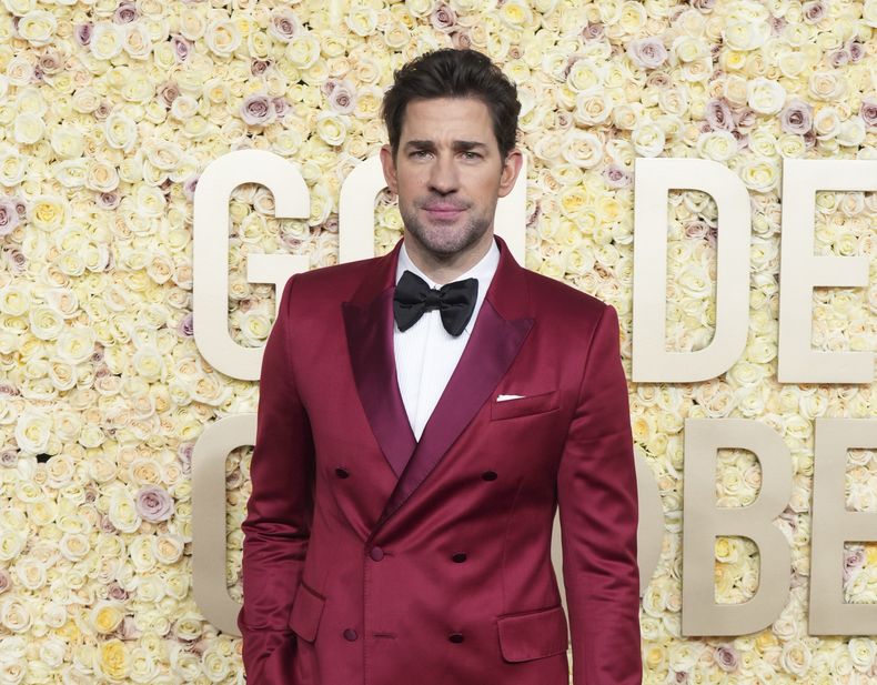 ARCHIVO - El actor y director John Krasinski en la 81a edición de los Globos de Oro en Beverly Hills, California, el 7 de enero de 2024. Krasinski dirige IF. (Foto Jordan Strauss/Invision/AP, archivo)