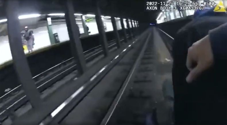 AMN-GEN NY-RESCATE EN METRO