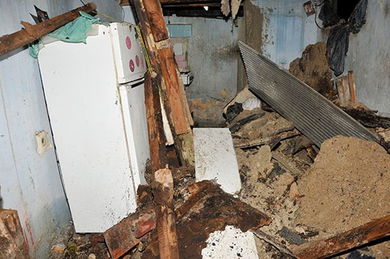 Derrumbe parcial en San Lázaro entre Carmen y Vista Alegre, en el capitalino barrio de La Víbora.