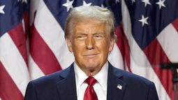 El candidato republicano a la presidencia, el expresidente Donald Trump, durante una fiesta en el día de las elecciones de Estados Unidos, el miércoles 6 de noviembre de 2024, en West Palm Beach, Florida. (AP Foto/Alex Brandon)