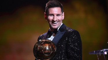 lionel messi gano su septimo balon de oro y sigue haciendo historia