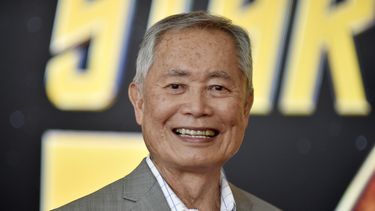 ARCHIVO - George Takei llega a la celebración de Star Trek Day en Los Angeles el 8 de septiembre de 2021. (Foto Richard Shotwell/Invision/AP, archivo)
