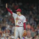Ohtani brilla en las 2 facetas; Angelinos blanquean a Astros