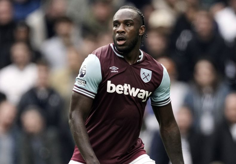 ARCHIVO - Michail Antonio de West Ham en el partido contra Tottenham en la Liga Premier, el 19 de octubre de 2024, en Londres. (AP Foto/Dave Shopland)