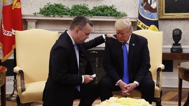 Trump celebra regreso de pastor que estuvo preso en Turquía