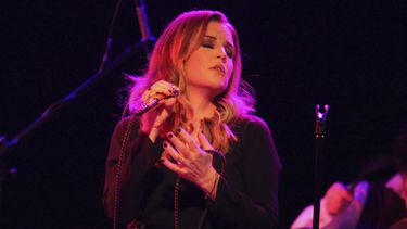 Lisa Marie Presley, única hija de Elvis, muere a los 54 años tras ser hospitalizada, informa su madre Priscilla Presley