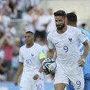 Olivier Giroud, de Francia, sonría después de anotar el primer gol durante el partido de fútbol de la eliminatoria a la Euro 2024, en el Grupo B, entre Gibraltar y Francia, en el estadio Algarve, a las afueras de Faro, Portugal, el viernes 16 de junio de 2023. (AP Foto/Joao Matos)