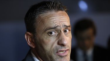 americateve | El t&eacute;cnico de la selecci&oacute;n de Portugal, Paulo Bento, contesta preguntas de periodistas el 6 de diciembre de 2013 luego del sorteo del Mundial en Costa do Sauipe, Brasil. (AP Photo/Victor R. Caivano, File)