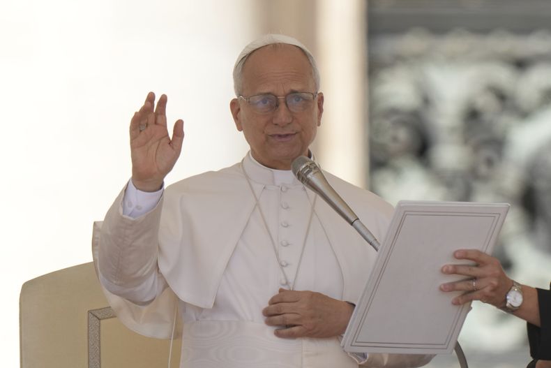 El papa León XIV, durante su audiencia semanal en la Plaza de San Pedro del Vaticano, el 30 de julio de 2025. (AP Foto/Andrew Medichini)