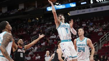 Ball se vuelve a lesionar en triunfo de Hornets ante Rockets