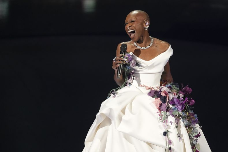 Cynthia Erivo performs Defying Gravity during the Oscars on Sunday, March 2, 2025, at the Dolby Theatre in Los Angeles. (Foto AP/Chris Pizzello)