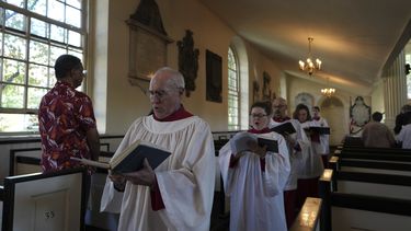 El servicio religioso en la Christ Church de Filadelfia el 6 de octubre del 2024. (AP foto/Luis Andres Henao)