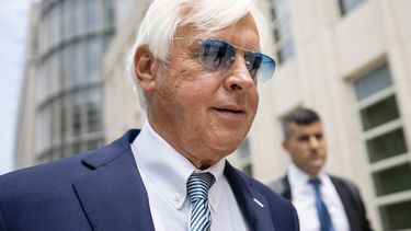 Suspensión de 1 año a entrenador hípico Baffert