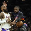 Suns apalean a Lakers; James llega a 10.000 asistencias