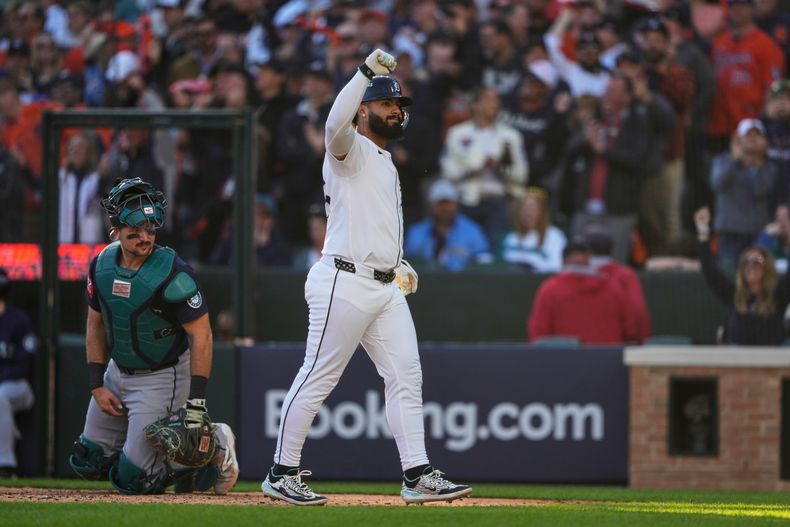 El venezolano Gleyber Torres, de los Tigres de Detroit, festeja un jonrón en el cuarto juego de la serie divisional de la Liga Americana ante los Marineros de Seattle, el miércoles 8 de octubre de 2025 (AP Foto/Ryan Sun)