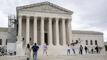 Visitantes en la Corte Suprema de Estados Unidos en Washington, el lunes 25 de septiembre de 2023. (AP Foto/J. Scott Applewhite)