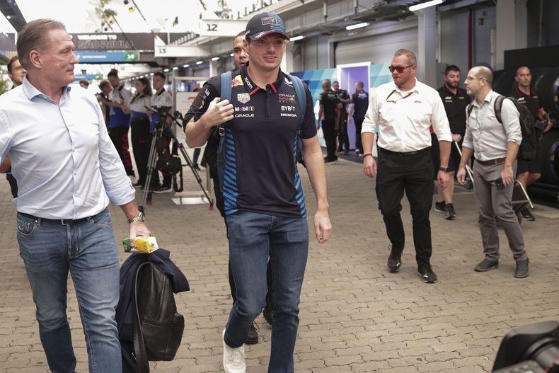El piloto de la escudería Red Bull Max Verstappen arriba para la primera práctica del Gran Premio de Brasil el viernes primeros de noviembre del 2024. (AP Foto/Ettore Chiereguini)