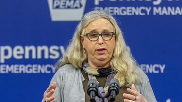 Biden nombra a mujer transgénero como subsecretaria de Salud