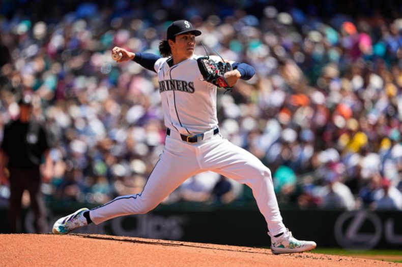 El abridor de los Marineros de Seattle Bryan Woo lanza en la segunda entrada ante los Orioles de Baltimore el jueves 18 de junio del 2026. (AP Foto/Lindsey Wasson)