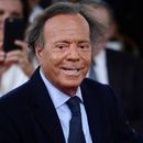Julio Iglesias en la ceremonia para develar su estrella en San Juan, Puerto Rico, el 29 de septiembre del 2016. (AP foto/Carlos Giusti)