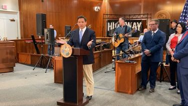 ron desantis se opone al pasaporte de vacunacion