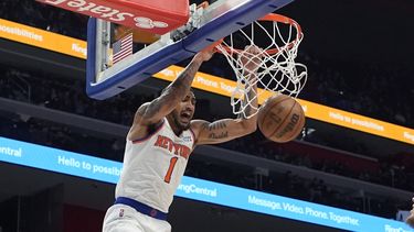 Knicks liquidan 104-102 a Pistons con triple y robo de Burks