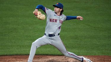Zac Thornton, pitcher de los Mets de Nueva York, labora en el juego ante los Piratas de Pittsburgh, el viernes 7 de agosto de 2026 (AP Foto/Gene J. Puskar)