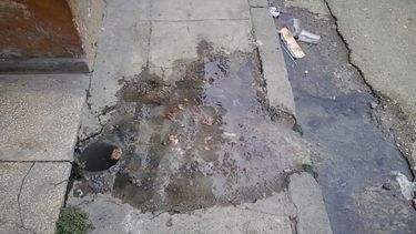 americateve | Los salideros de agua pluvial y albañal se han convertido en patrimonio de la ineficiencia y el abandono consciente, de la política que gobierna el país.