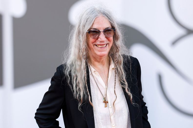 ARCHIVO - Patti Smith asiste al estreno de Beetlejuice durante la 81ª edición del Festival de Cine de Venecia en Venecia, Italia, el 28 de agosto de 2024. (Foto Vianney Le Caer/Invision/AP, archivo)