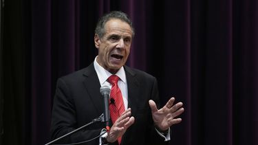 El exgobernador de Nueva York, Andrew Cuomo, habla en el Foro de Candidatos a la Alcaldía de Nueva York en el Medgar Evers College el miércoles 23 de abril de 2025, en Nueva York. (AP Foto/Frank Franklin II)