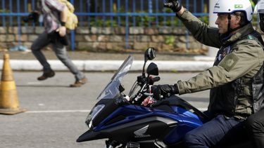 Multan a Bolsonaro en Sao Paulo por no usar mascarillas