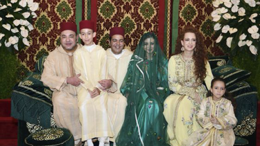 el rey mohamed vi viaja con su familia a una playa de cuba
