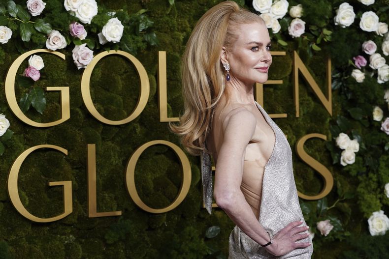Nicole Kidman llega a la 82ª edición de los Globos de Oro el domingo 5 de enero de 2025 en el Beverly Hilton de Beverly Hills, California. (Foto Jordan Strauss/Invision/AP)