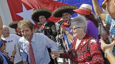cubanos de miami celebran llegada de trump al poder