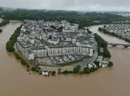 inundaciones destruyen inmuebles y caminos en china