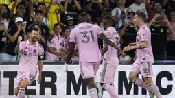 El argentino Lionel Messi (izquierda), del Inter Miami, festeja su gol ante Nashville en la final de la Leagues Cup, el sábado 19 de agosto de 2023, en Nashville. (AP Foto/George Walker IV)