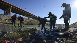 caos en la frontera sur de mexico ante record de peticiones de refugio de migrantes