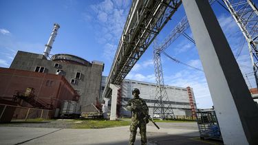 reconectan central nuclear ucraniana a la red electrica